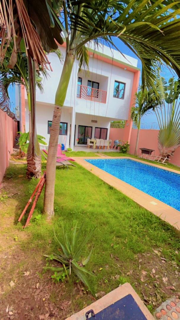 VILLA 6 PIÈCES AVEC PISCINE À VENDRE À ZANGUÉRA – 1/2 LOT – NON LOIN DE MACO
