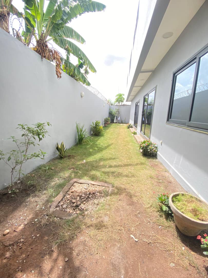 VILLA 5 PIÈCES DUPLEX AVEC JARDIN À LOUER À LOMÉ – KÉGUÉ | 900.000F