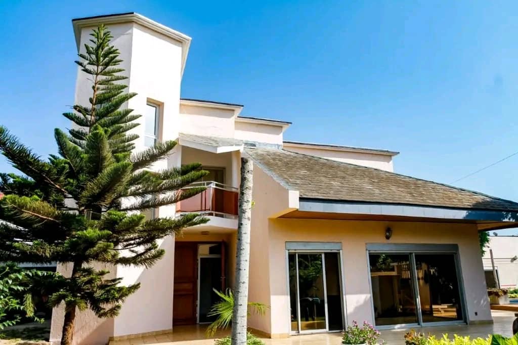 VILLA 12 PIÈCES À VENDRE À LOMÉ - TOTSI