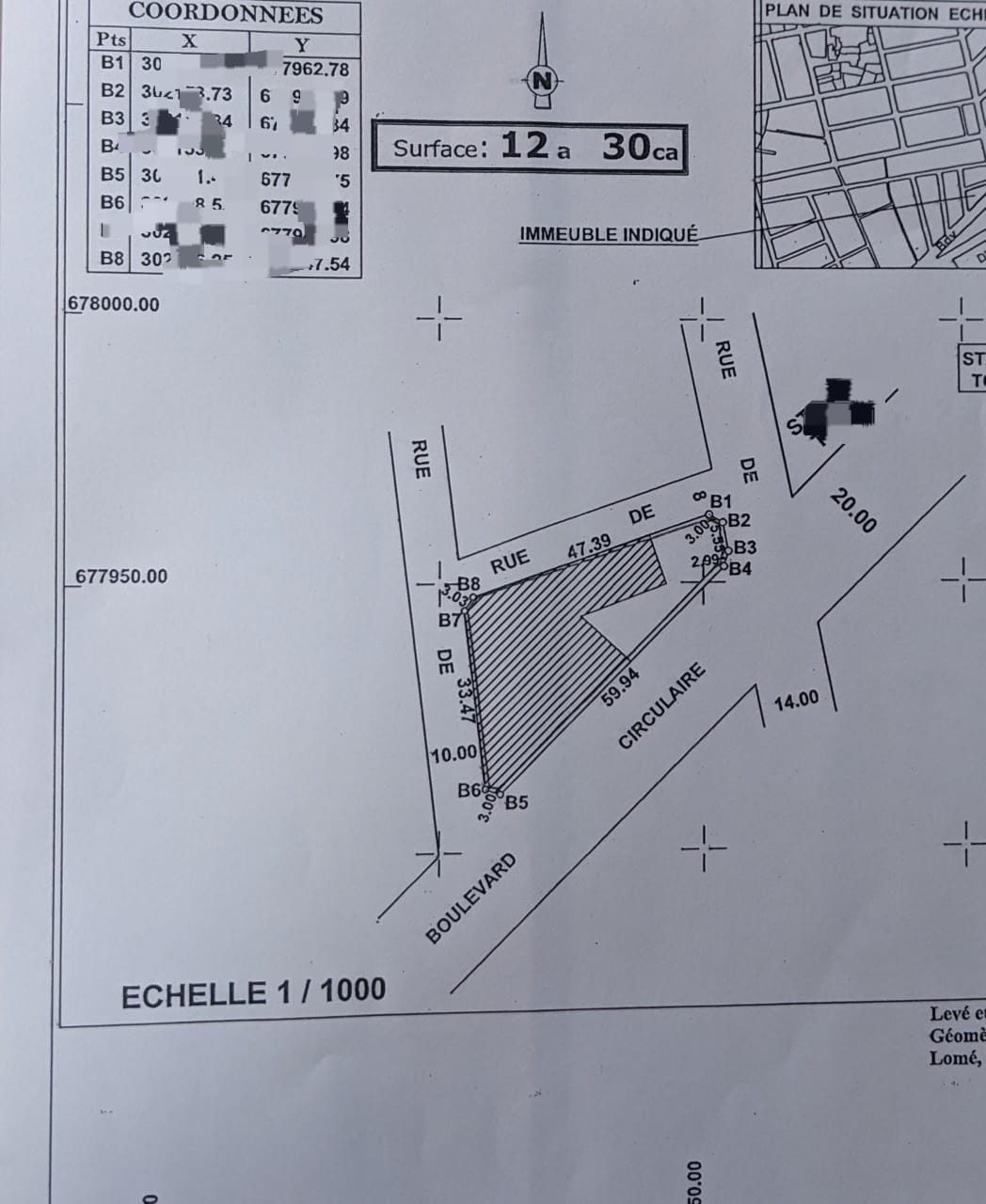 À VENDRE – GRAND IMMEUBLE A LOMÉ AU BORD DU BOULEVARD DU 13 JANVIER