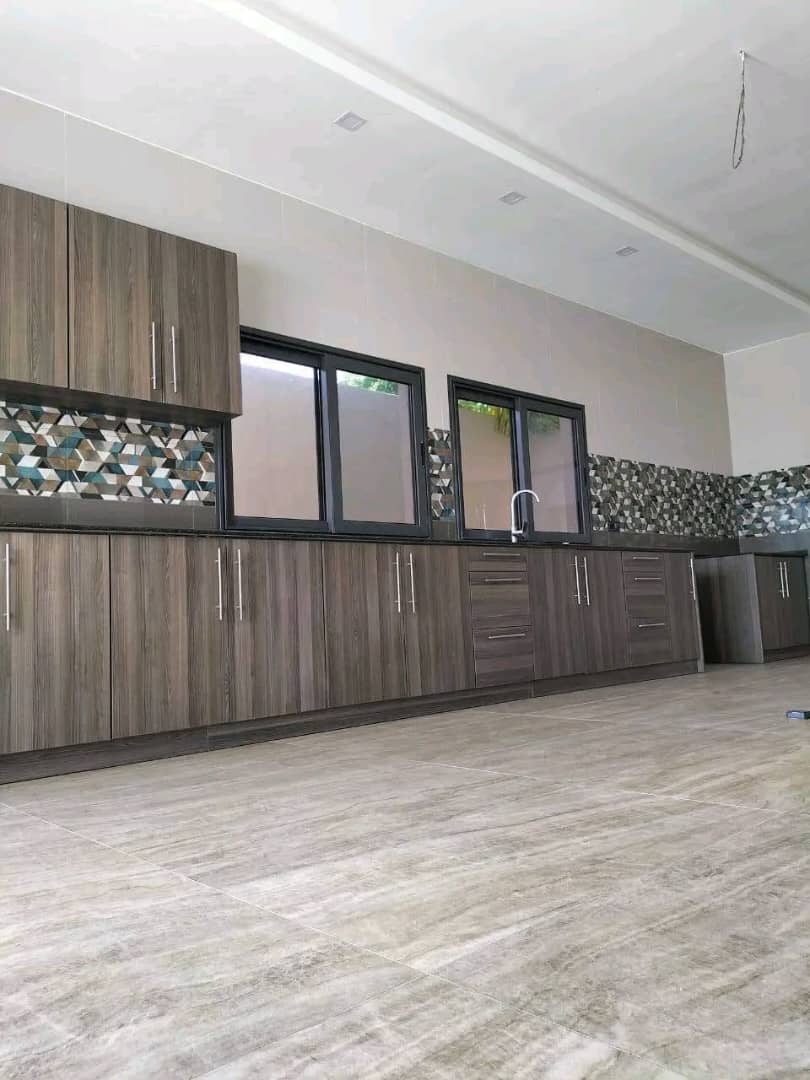 UNE VILLA À VENDRE À BAGUIDA, CÔTÉ PLAGE À 20M DU GOUDRON - 7 PIÈCES