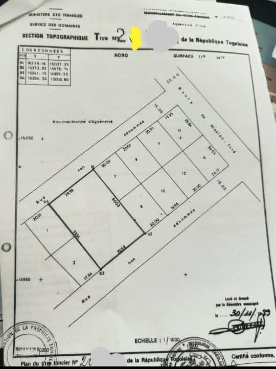 4 lots de terrain en vente à Agoè Assiyéyé Marché en bordure de goudron – 100 millions FCFA le lot