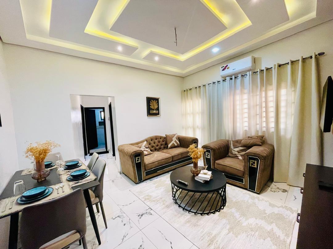 À LOUER – APPARTEMENT MEUBLÉ 2 CHAMBRES À NYÉKONAKPOÉ – 400.000 FCFA