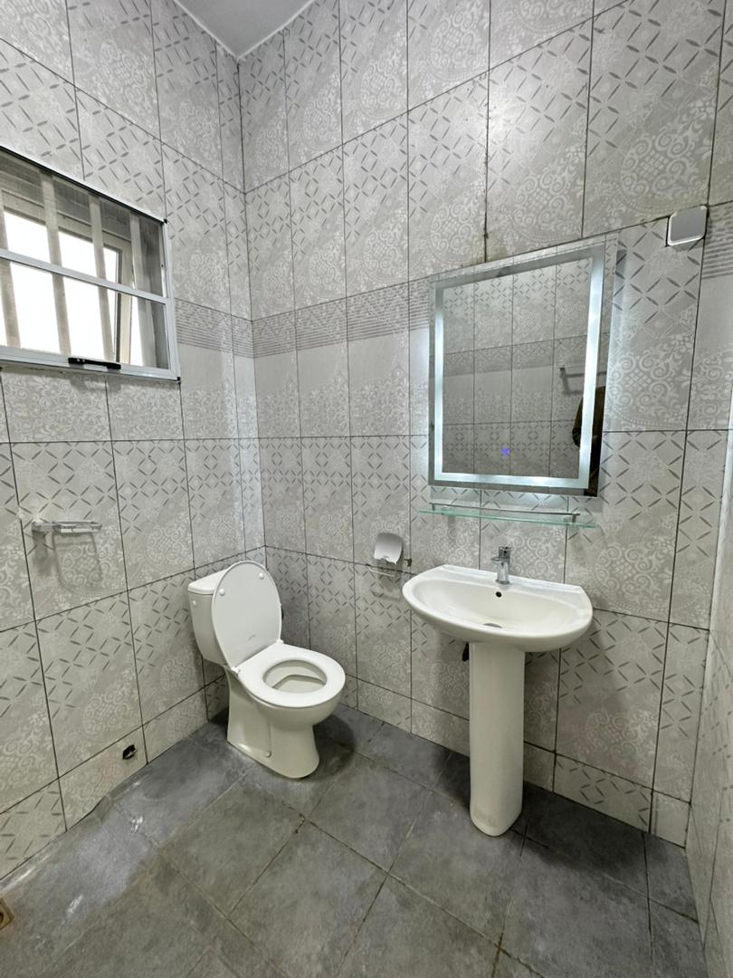 À VENDRE – VILLA DUPLEX DE 9 PIÈCES SUR DEMI-LOT À AGOÈ ATCHANVÉ