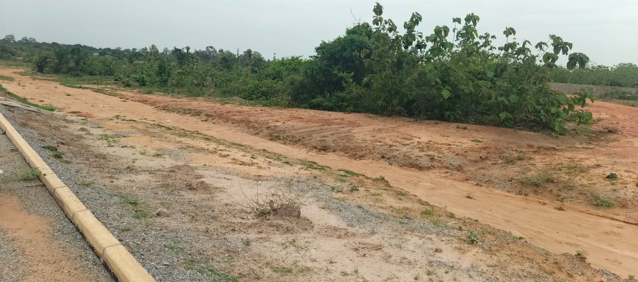 80 LOTS DE TERRAIN À VENDRE À ADETIKOPÉ PIA À 1KM DE LA NATIONALE No1