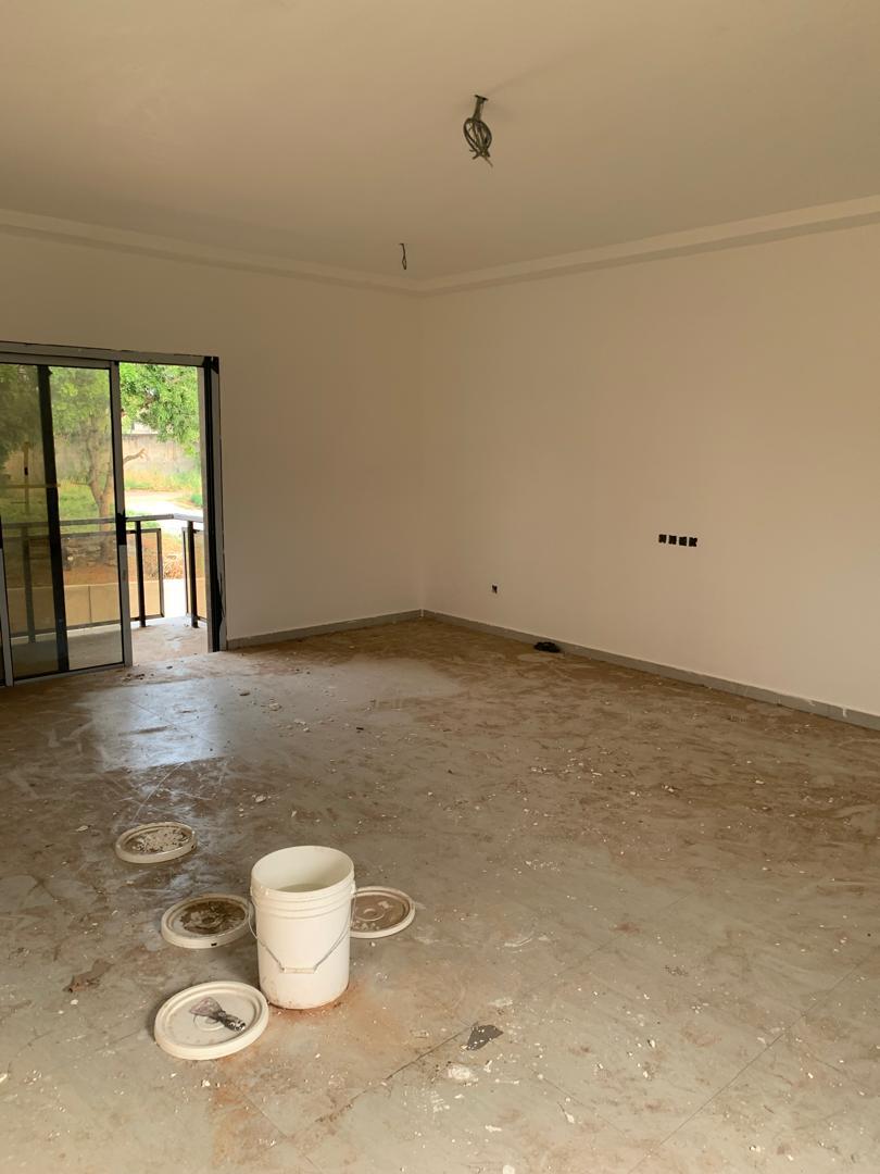 VENDRE – RÉSIDENCE D’EXCEPTION DE 8 PIÈCES AVEC TERRAIN ARRIÈRE À LA CITÉ OUA (LOMÉ)