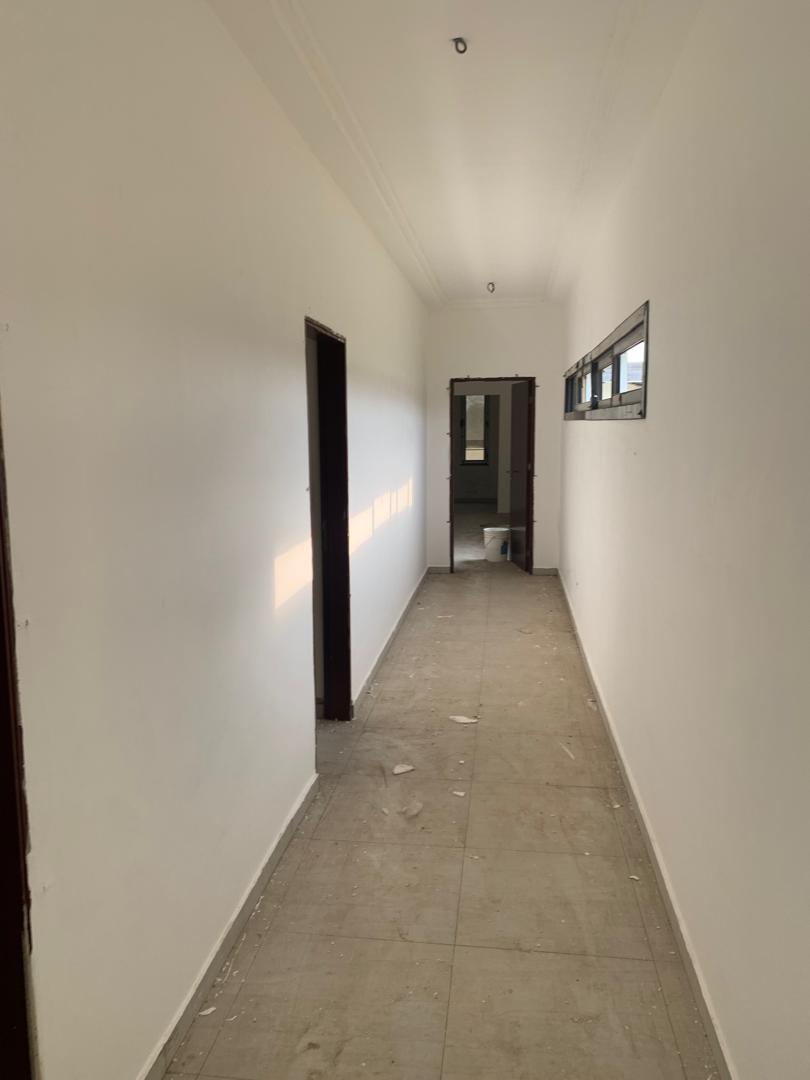 VENDRE – RÉSIDENCE D’EXCEPTION DE 8 PIÈCES AVEC TERRAIN ARRIÈRE À LA CITÉ OUA (LOMÉ)