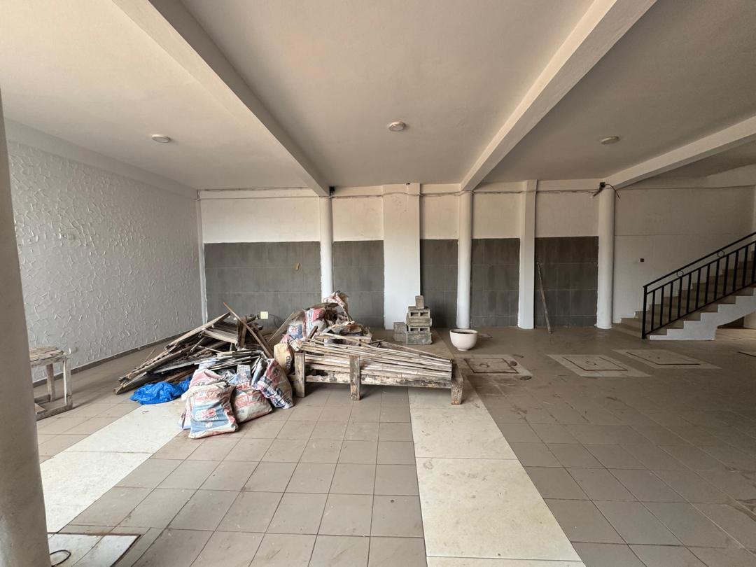 VILLA DUPLEX DE 14 PIÈCES À LOUER À LOMÉ - DJIDJOLÉ (À 150M DES PAVÉS)