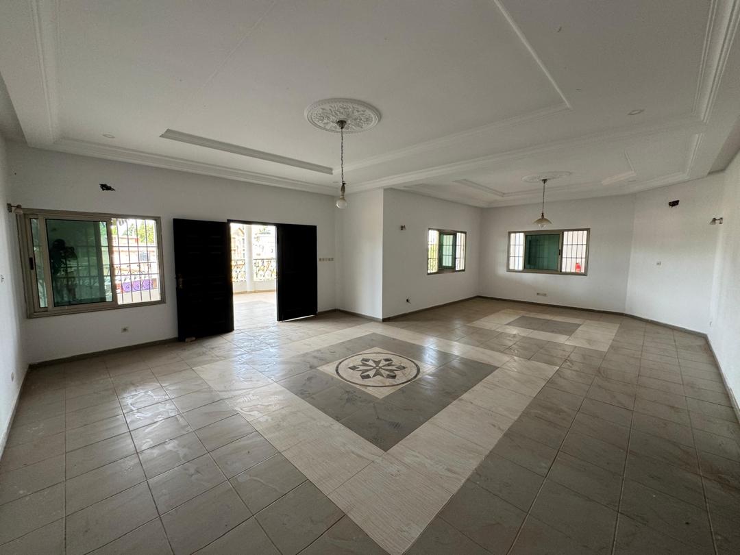 VILLA DUPLEX DE 14 PIÈCES À LOUER À LOMÉ - DJIDJOLÉ (À 150M DES PAVÉS)