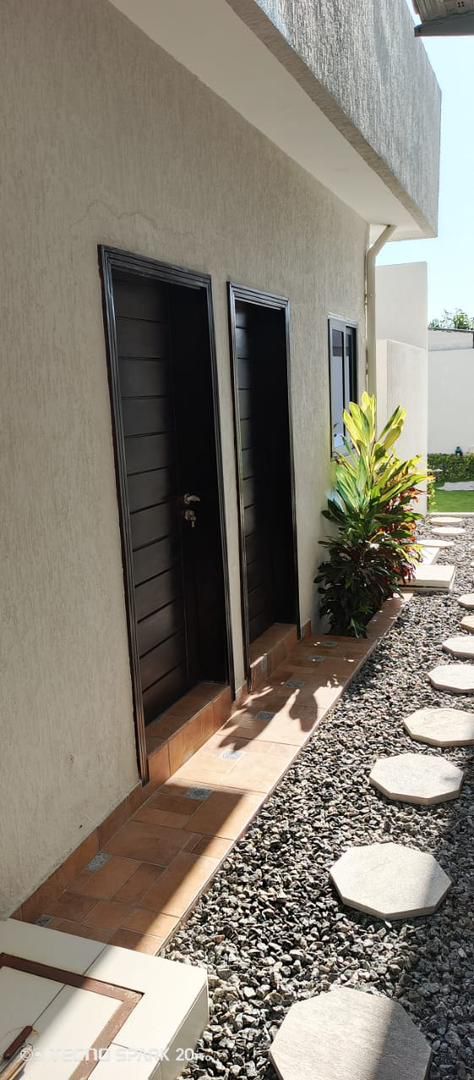 VILLA DUPLEX DE 12 PIÈCES À VENDRE À LOMÉ - BAGUIDA, CÔTÉ PLAGE (À 50 M DU GOUDRON)