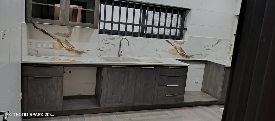 VILLA DUPLEX DE 12 PIÈCES À VENDRE À LOMÉ - BAGUIDA, CÔTÉ PLAGE (À 50 M DU GOUDRON)