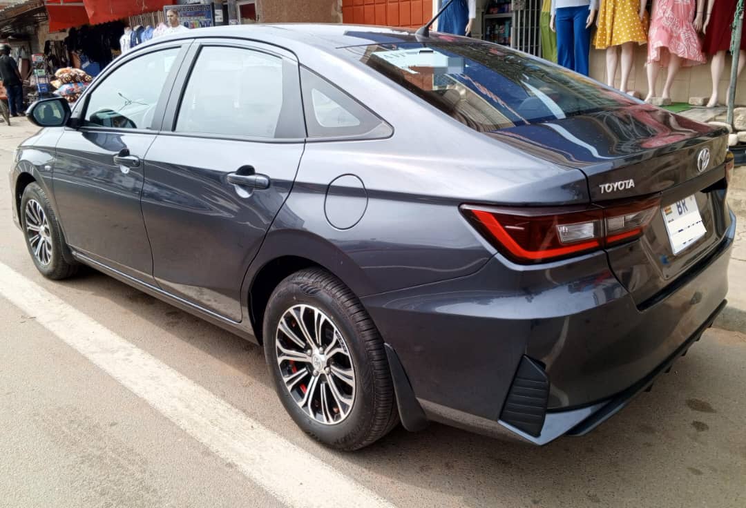 TOYOTA YARIS SEDAN Année 2024