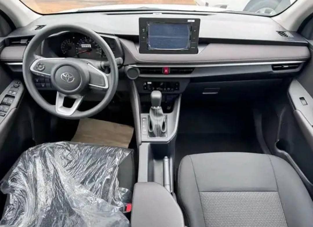 TOYOTA YARIS SEDAN Année 2024