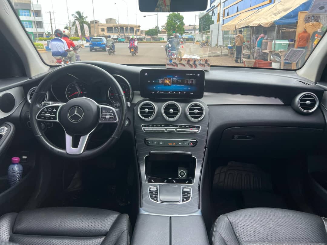 Mercedes Benz GLC 300 2021