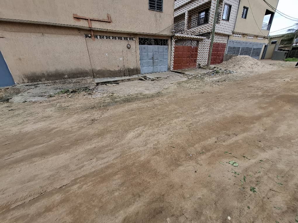LOMÉ – TOTSIVI – VILLA 7 PIÈCES À VENDRE