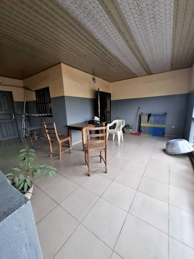 LOMÉ – TOTSIVI – VILLA 7 PIÈCES À VENDRE