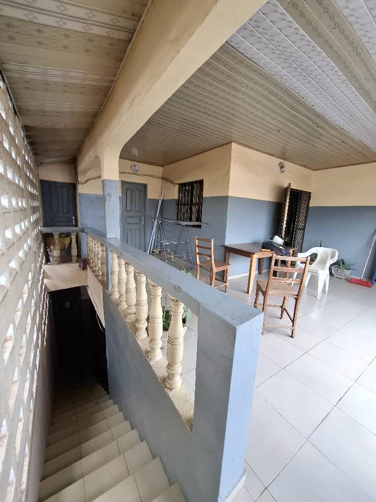 LOMÉ – TOTSIVI – VILLA 7 PIÈCES À VENDRE