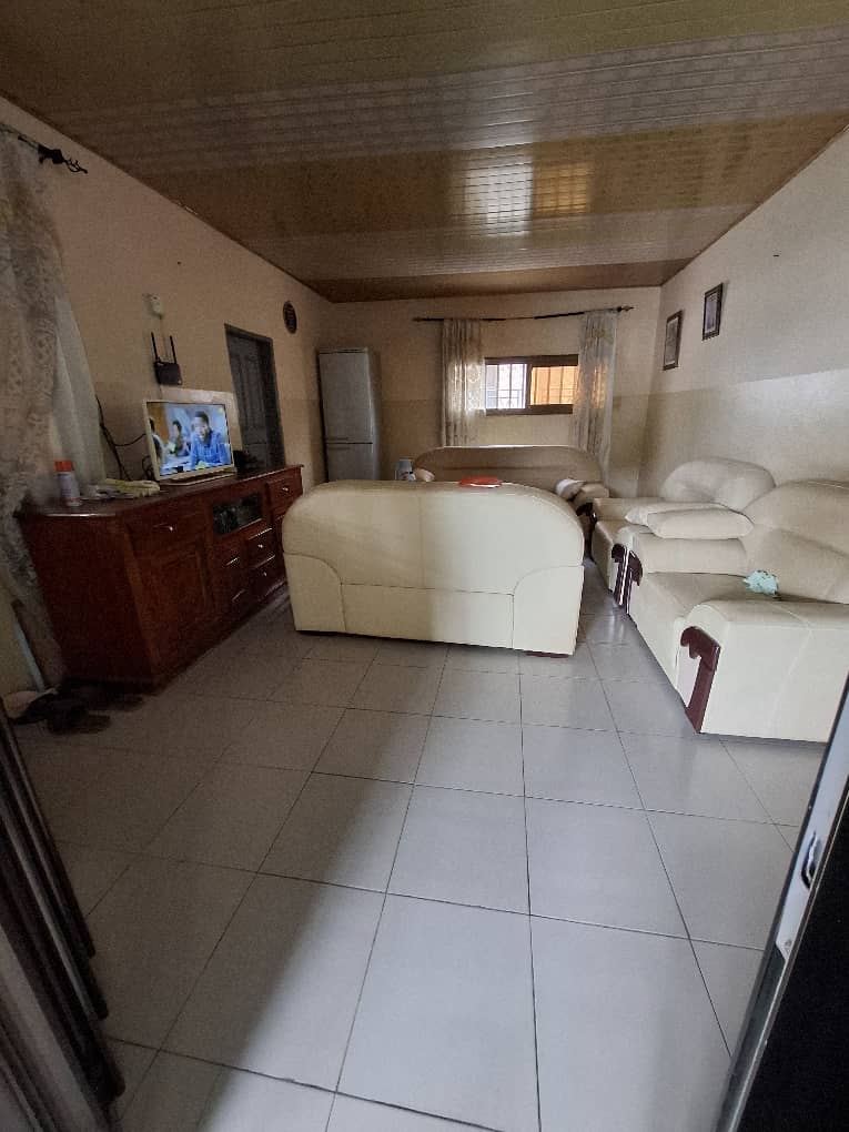 LOMÉ – TOTSIVI – VILLA 7 PIÈCES À VENDRE