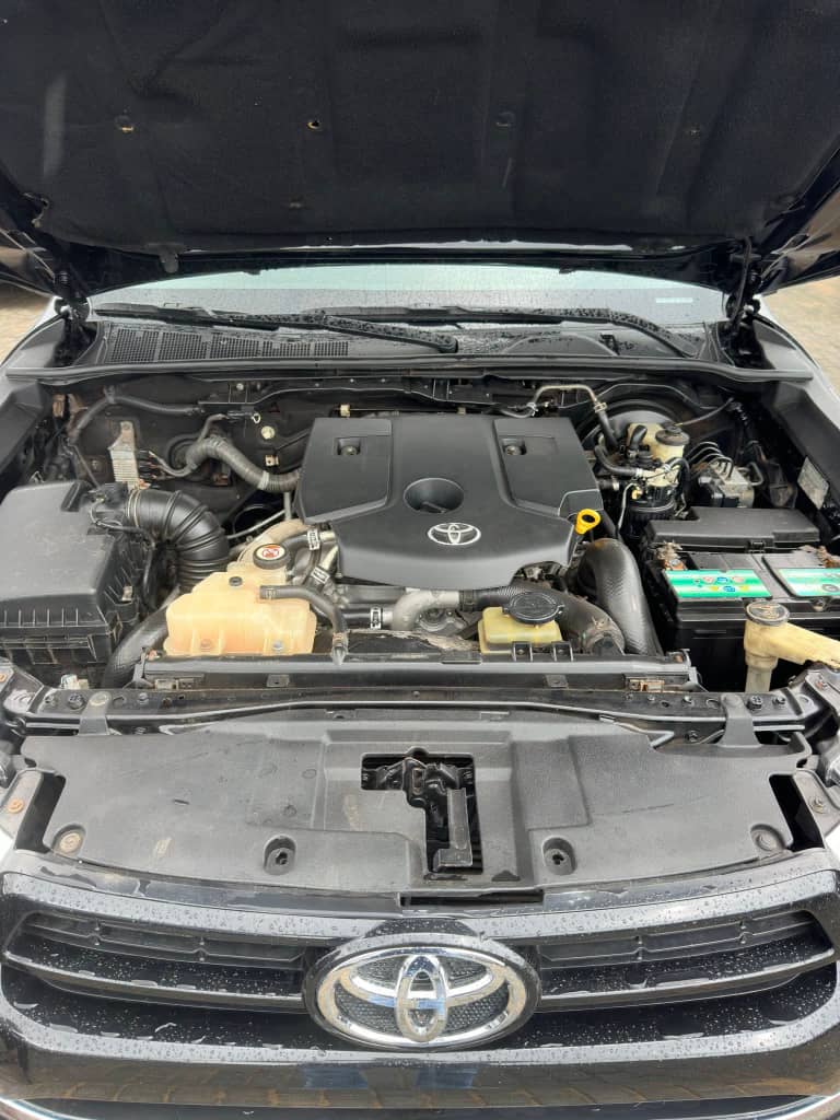 TOYOTA HILUX 2019