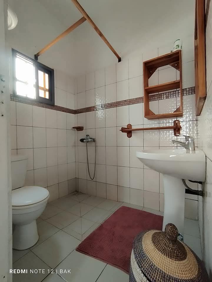 LOMÉ – BAGUIDA AVÉPOZO – VILLA 7 PIÈCES AVEC PISCINE À VENDRE