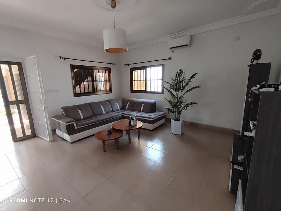 LOMÉ – BAGUIDA AVÉPOZO – VILLA 7 PIÈCES AVEC PISCINE À VENDRE