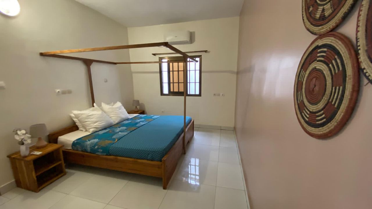 LOMÉ – BAGUIDA AVÉPOZO – VILLA 7 PIÈCES AVEC PISCINE À VENDRE
