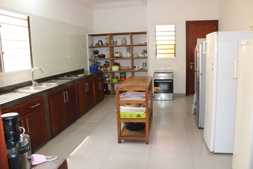 LOMÉ – AVÉPOZO (CÔTÉ PLAGE) – VILLA DUPLEX 11 PIÈCES AVEC PISCINE À VENDRE