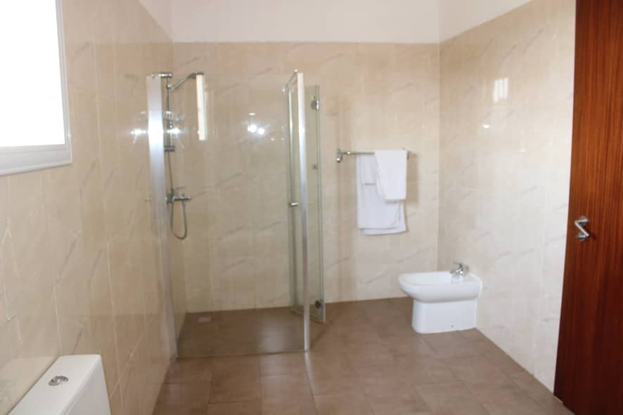LOMÉ – AVÉPOZO (CÔTÉ PLAGE) – VILLA DUPLEX 11 PIÈCES AVEC PISCINE À VENDRE