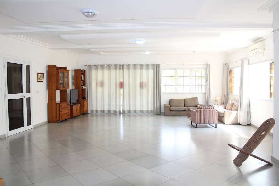 LOMÉ – AVÉPOZO (CÔTÉ PLAGE) – VILLA DUPLEX 11 PIÈCES AVEC PISCINE À VENDRE