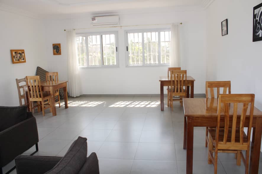 LOMÉ – AVÉPOZO (CÔTÉ PLAGE) – VILLA DUPLEX 11 PIÈCES AVEC PISCINE À VENDRE