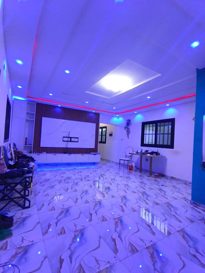 Villa 2 chambres en vente à Zanguéra (derrière UCAO) – 27 000 000 FCFA