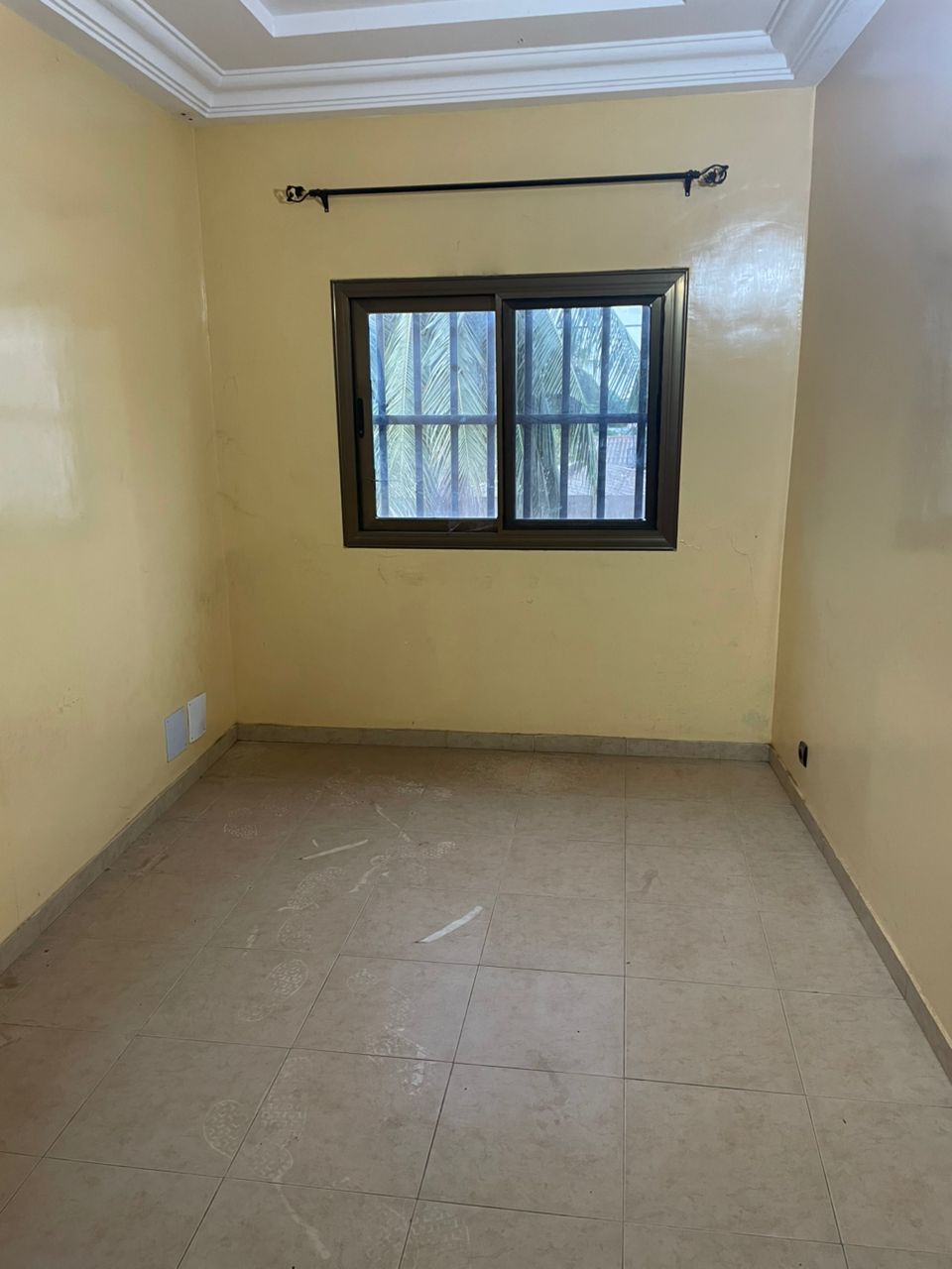 Appartement 4 chambres à louer à Agoè Assiyéyé, proche du goudron – 180 000 FCFA