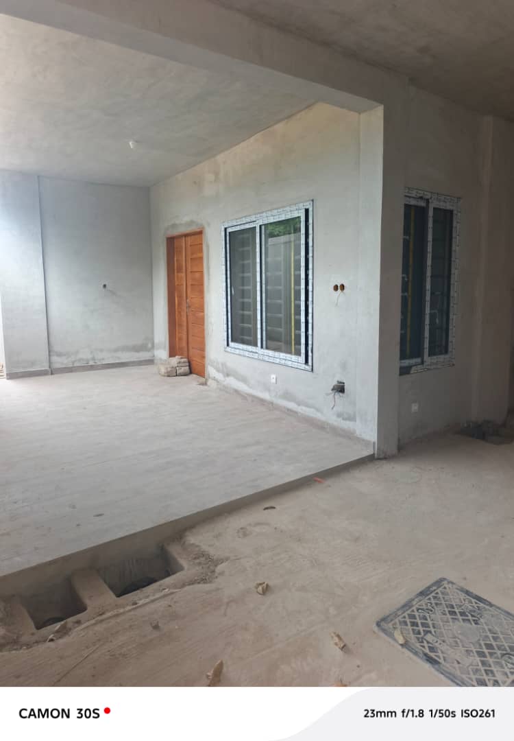 Appartement 2 chambres salon à louer à Avédji Wessomé – 130000 FCFA