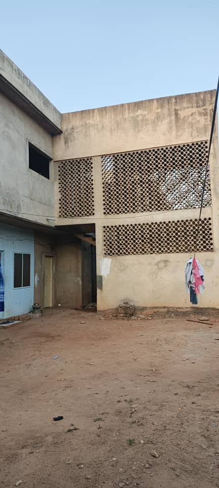 Grande maison en duplex en vente à Adidoadin non loin de l'hôtel concorde – 189 millions FCFA