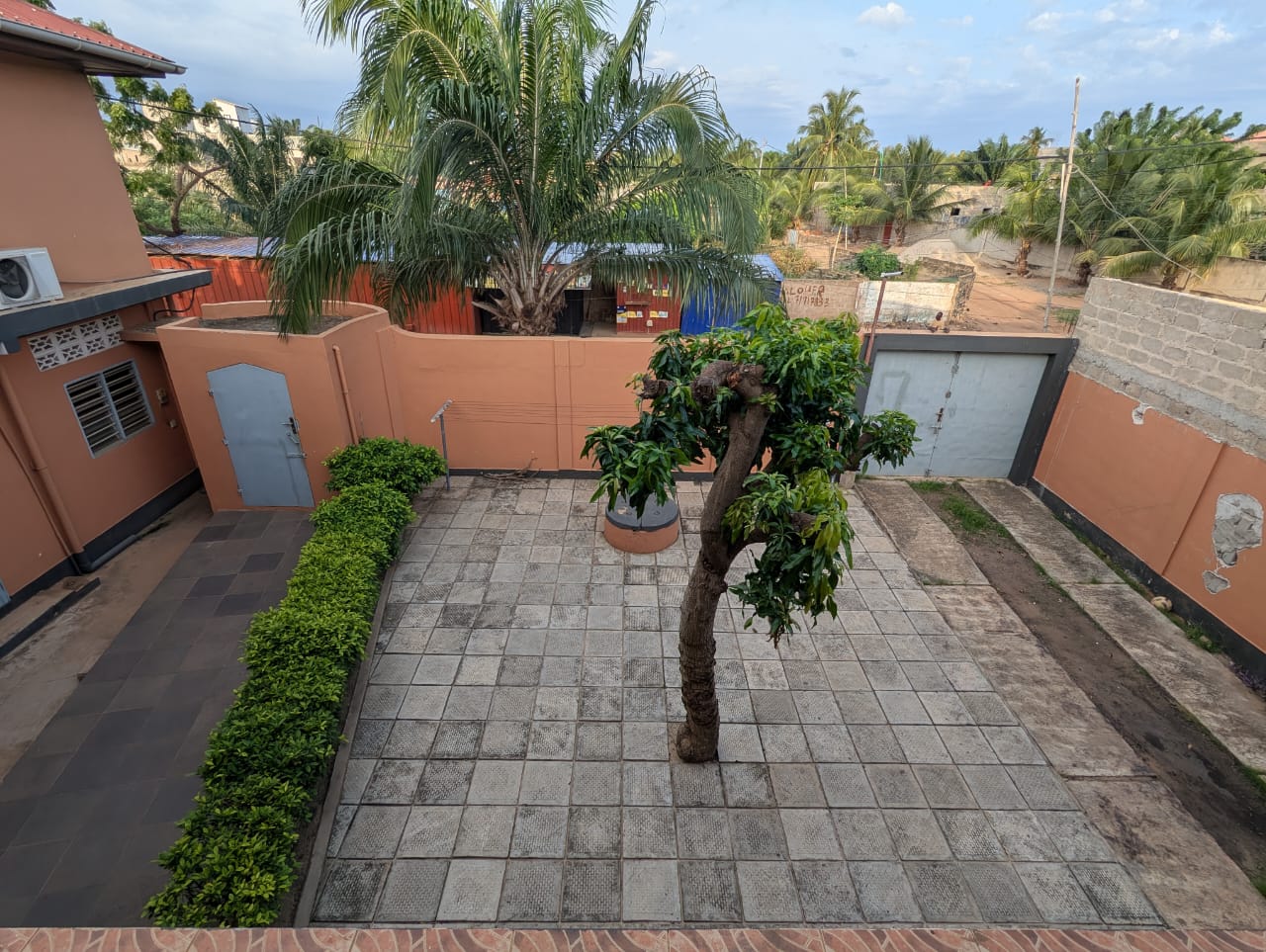 Appartement 3 chambres en location à Adidogomé Sagbado Logoté, proche du goudron – 400000 FCFA