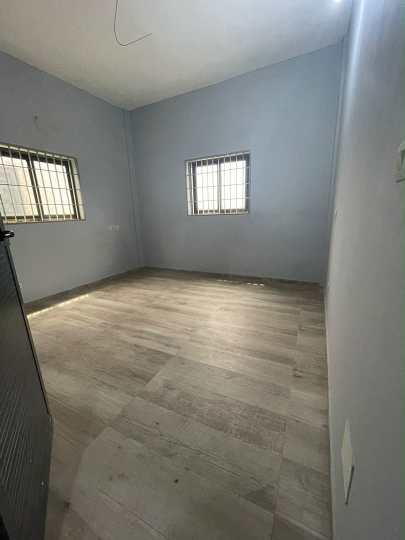 Appartement 3 chambres en location en bord du goudron à Avenou Boukarou – 230.000 FCFA
