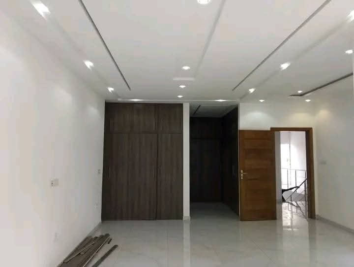 Villa duplex 5 chambres avec piscine à louer à Agbalépédo – 1,2 millions FCFA/mois