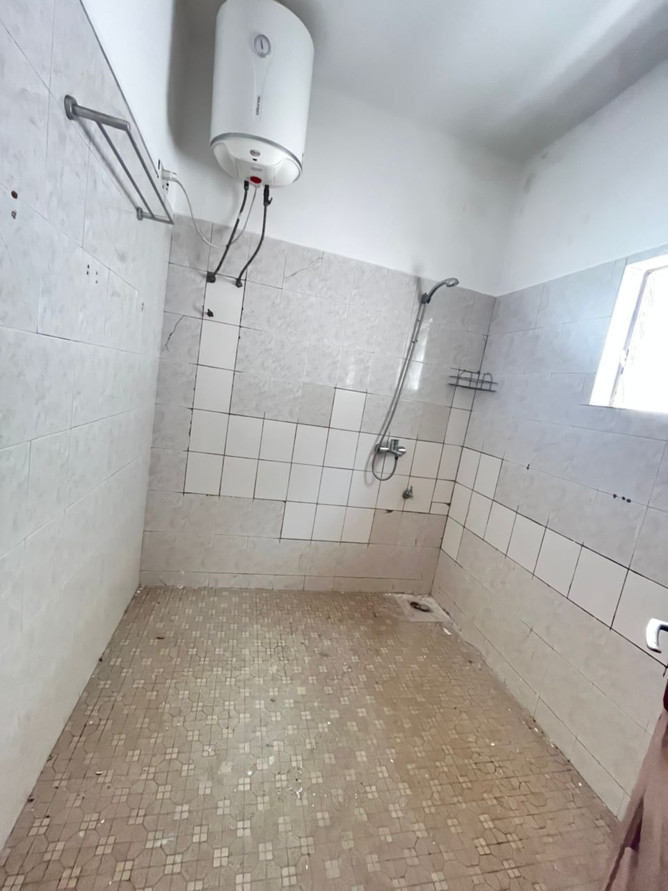 Villa 4 chambres à louer à Totsi TK – 350 000 FCFA