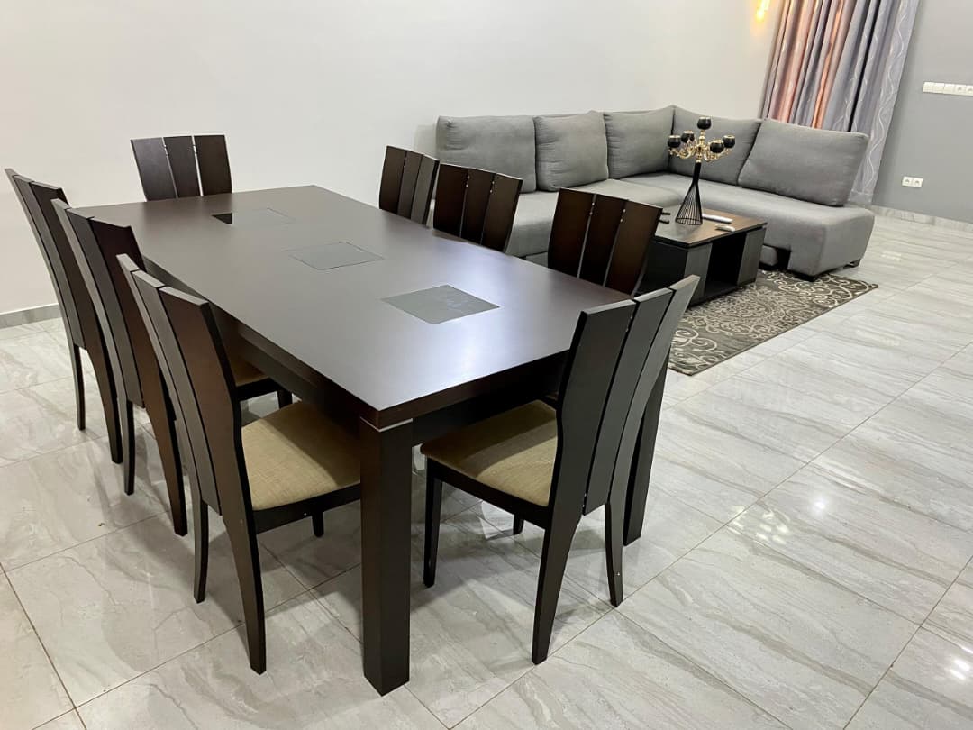 Appartement meublé 3 chambres à louer à Léo 2000 au bord du goudron – 600 000 FCFA