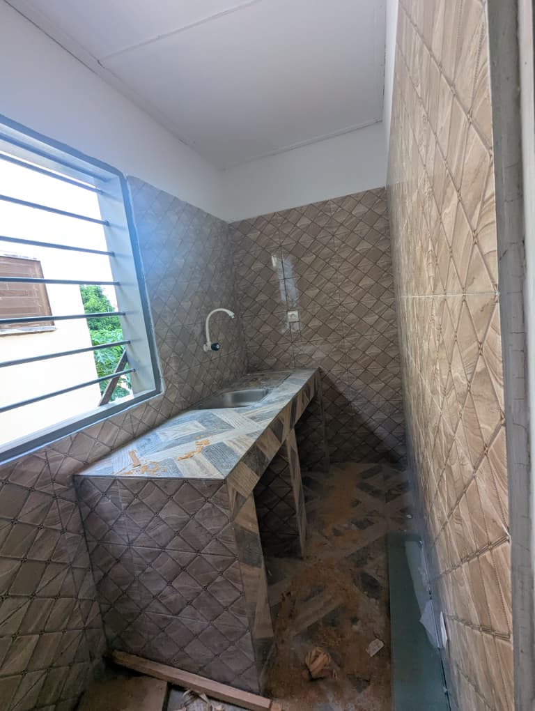 Chambre salon en location à Agoè Logopé carrefour Tazo – 45 000 FCFA