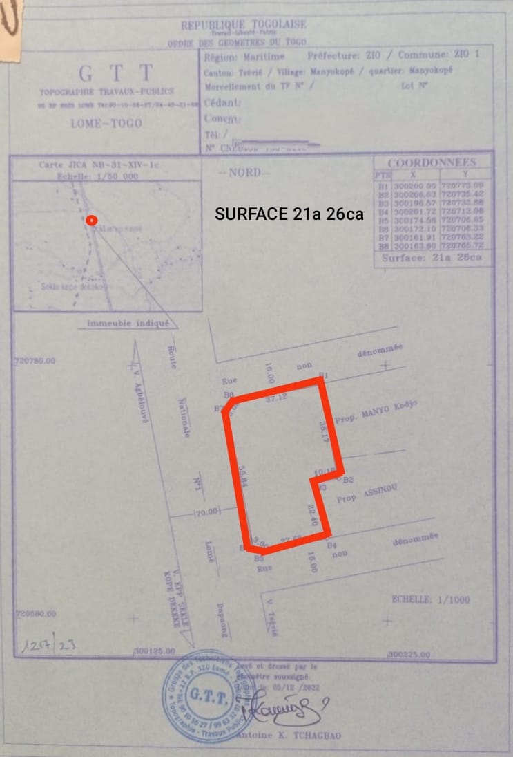 Terrain de 2100 m² à vendre en angle de rue en bordure du goudron à Lomé Cinkassé Kolo-Kopé – 28 millions FCFA