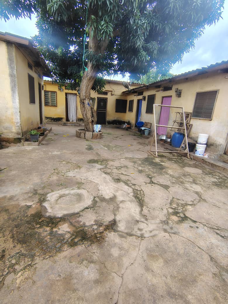 Maison 5 pièces en vente sur demi lot à Avedji CMS Elavagno – 25 millions FCFA