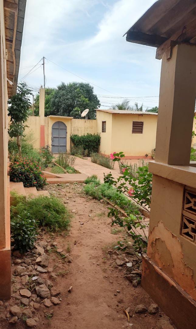 Maison 3 chambres + 1 chambre en vente à Agoè Etat Major, proche du goudron – 60 millions FCFA
