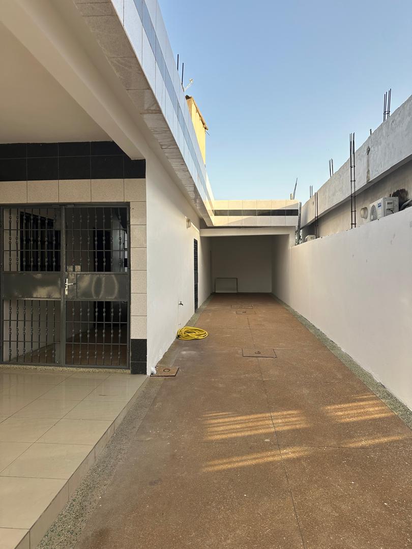 Villa duplex 3 chambres à louer à Avepozo proche du goudron – 300000 FCFA/mois