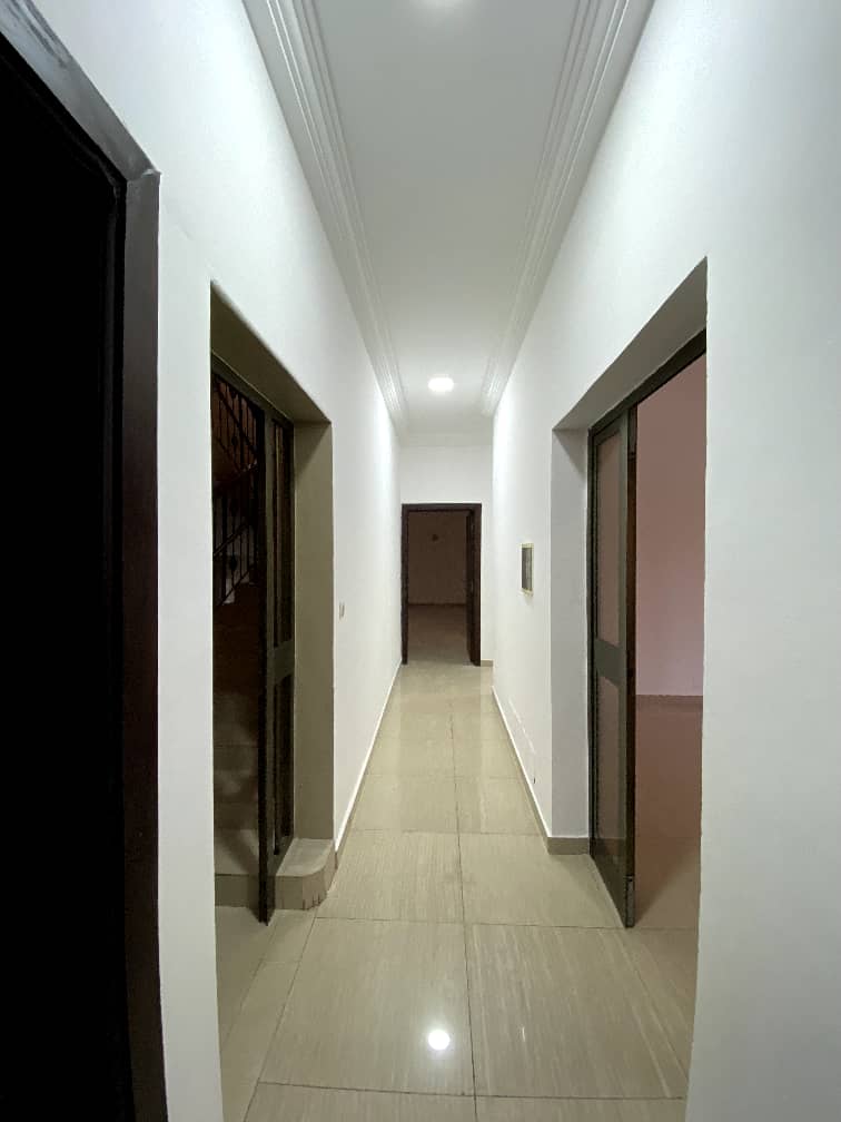 Villa duplex 5 chambres en location à Cito Aéroport – 800000 FCFA