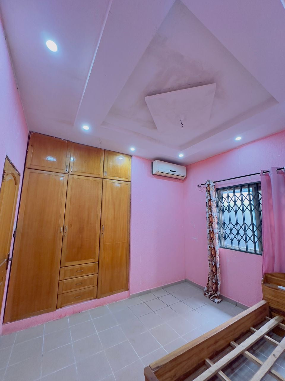 VILLA DE 9 PIÈCES À VENDRE À LOMÉ, CITÉ AÉROPORT – PLUS DE 1/2 LOT