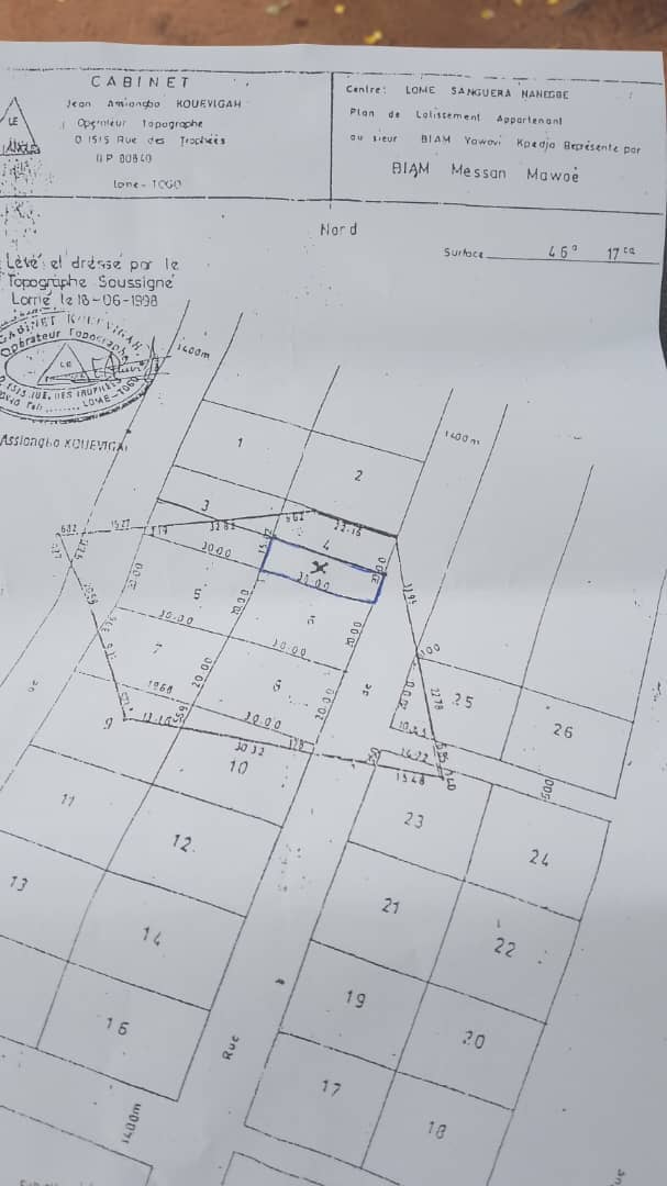 Demi-lot de 300 m² en vente à Pharmacie Adouni carrefour Aisèd – 10 millions FCFA