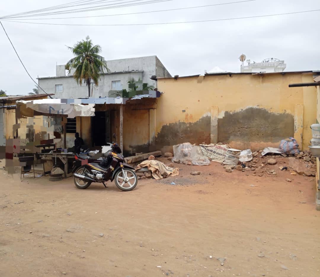 Terrain d'un lot à Tokoin Nukafu, proche du goudron, avec titre foncier personnel – 70 000 000 FCFA