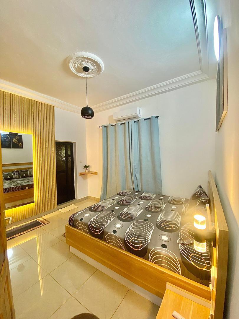 Appartement 2 chambres meublé à louer à Cacaveli – 450 000 FCFA/mois