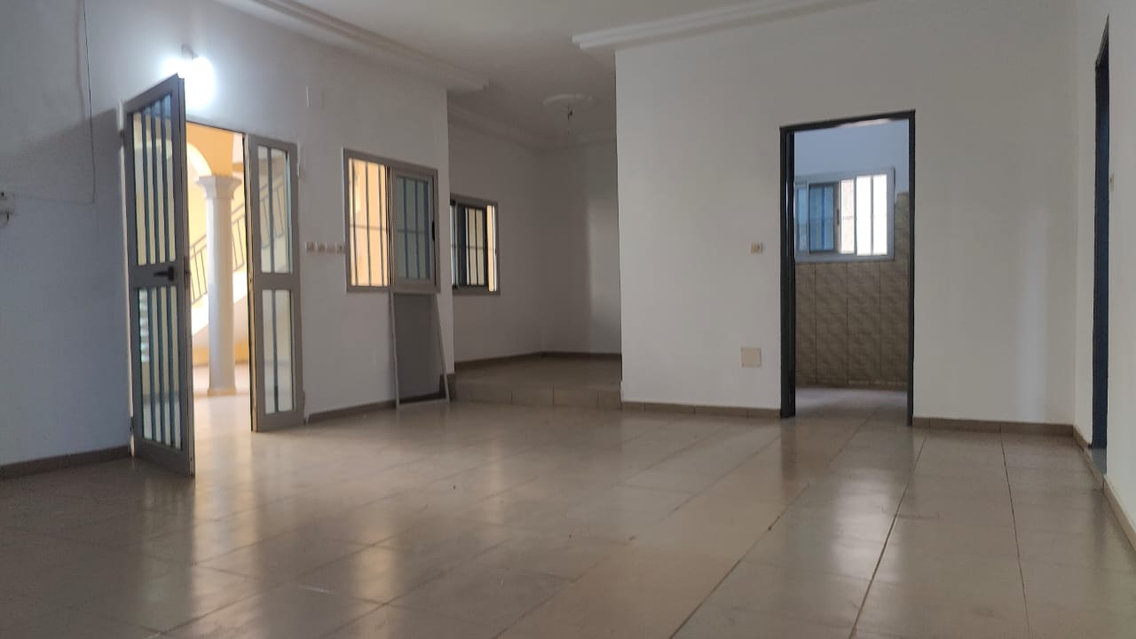 Location 3 chambres proche du goudron à Lomé – 150 000 FCFA par mois
